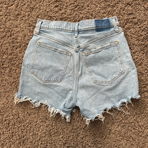 Ambercrombie and Fitch High-waisted light wash denim shorts - Picture 3 of 3